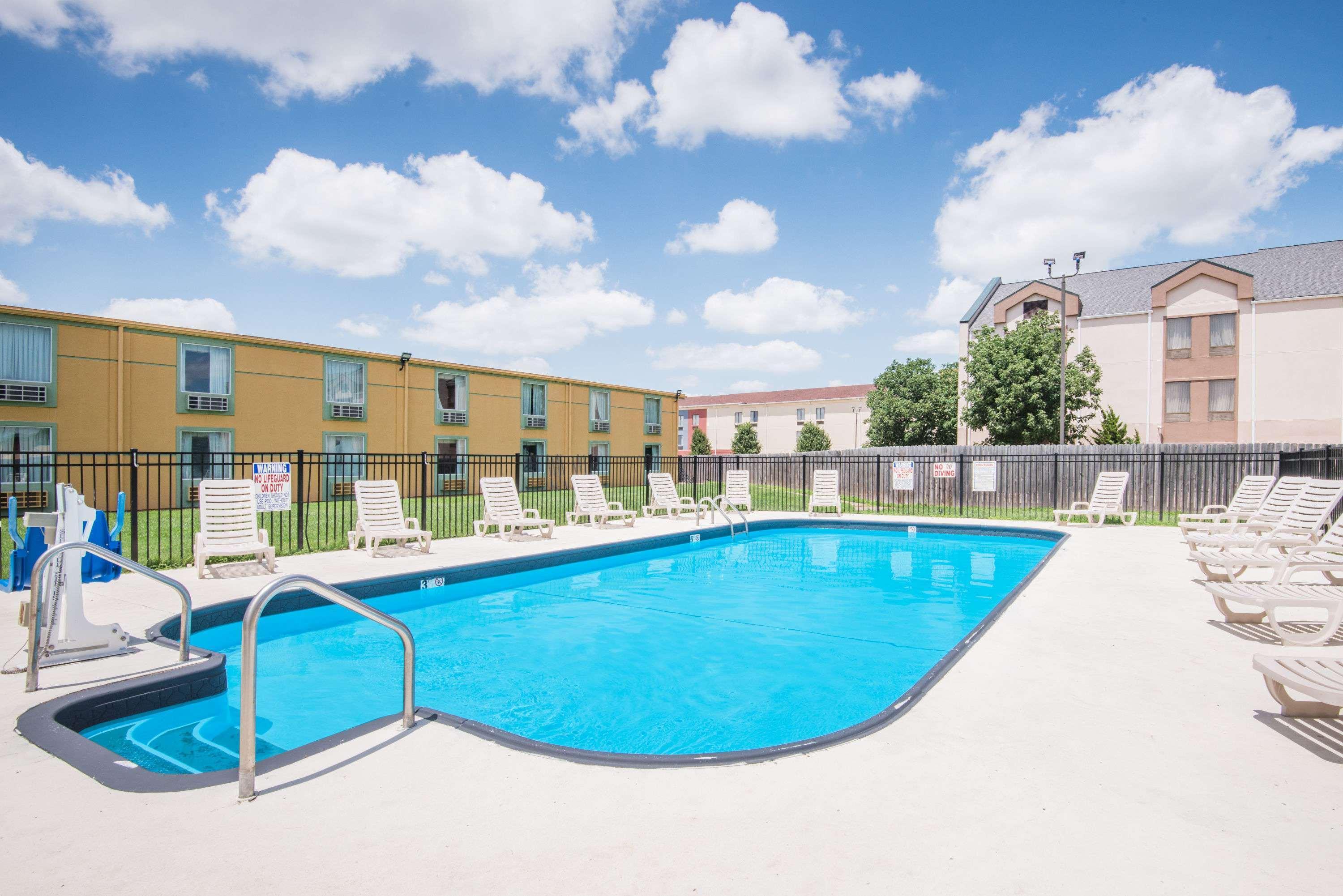 Days Inn By Wyndham Joplin Ngoại thất bức ảnh